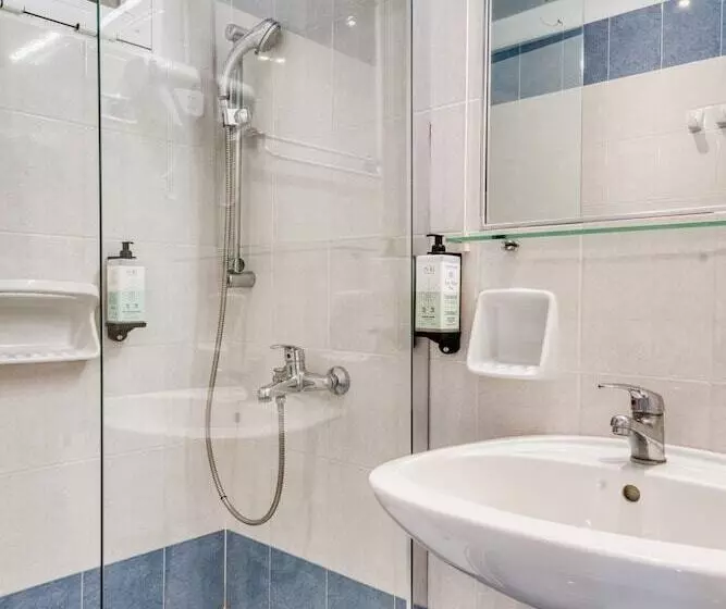 Hotelli Black & White Boho Resort