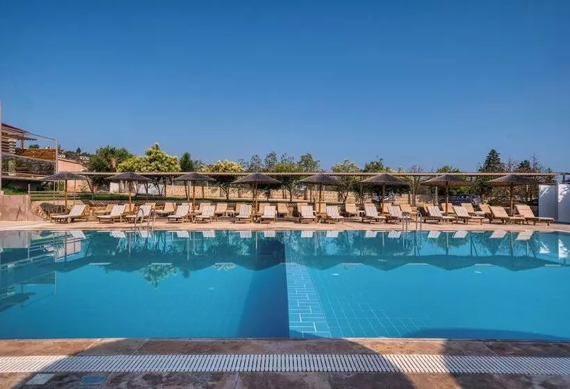 Hotelli Black & White Boho Resort