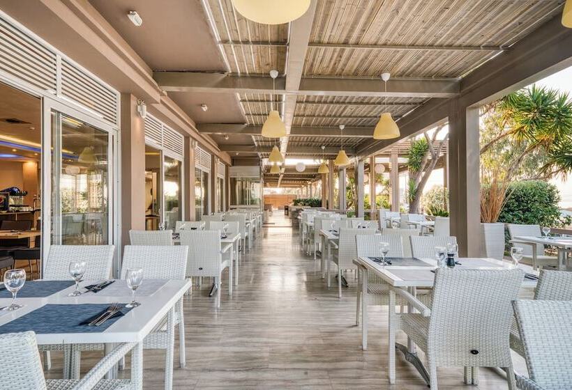 فندق Black & White Boho Resort