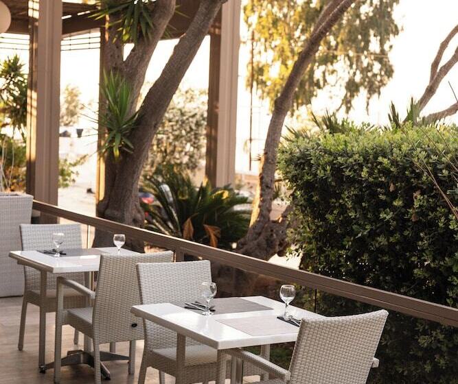 فندق Black & White Boho Resort