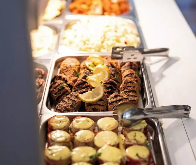 Hotelli Black & White Boho Resort