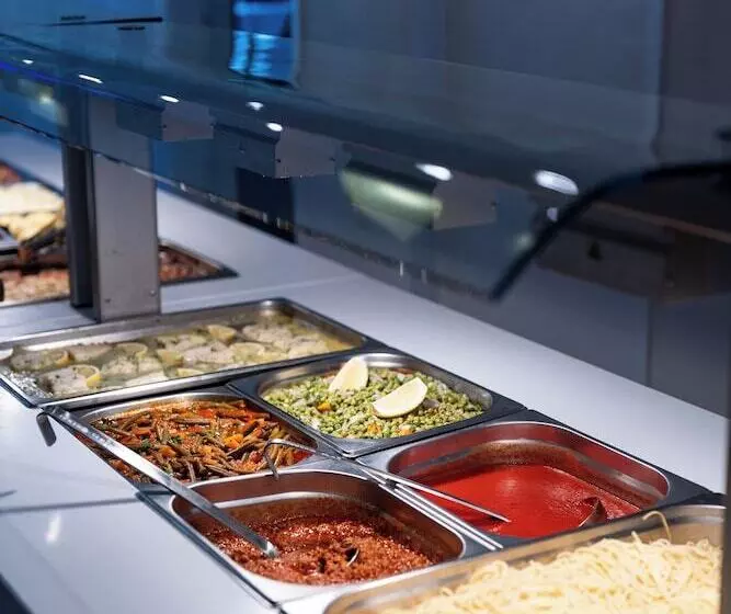 Hotelli Black & White Boho Resort