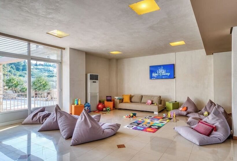 فندق Black & White Boho Resort