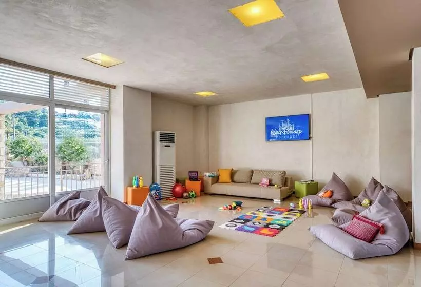 Hotelli Black & White Boho Resort