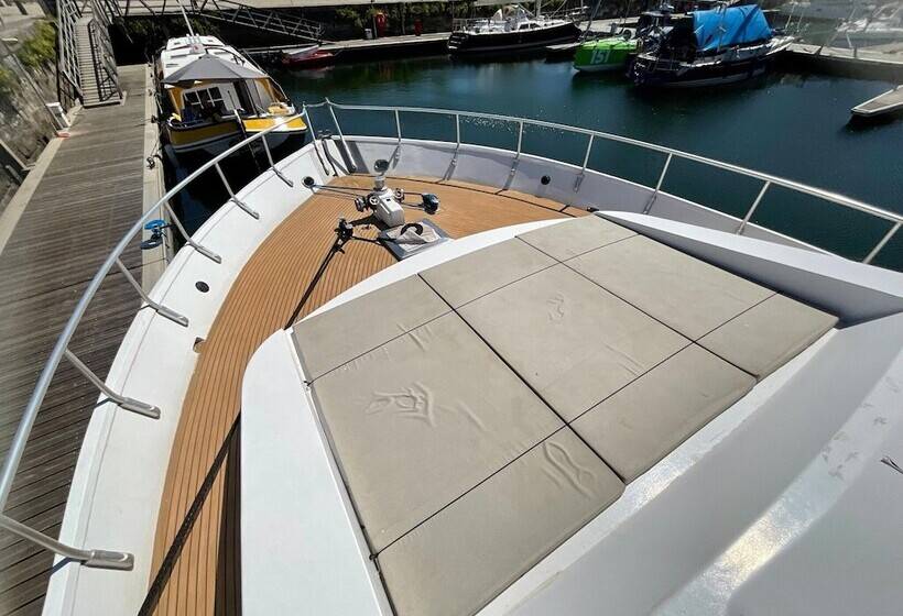 Hotel Luxury Yacht In La Rochelle With A Terrace