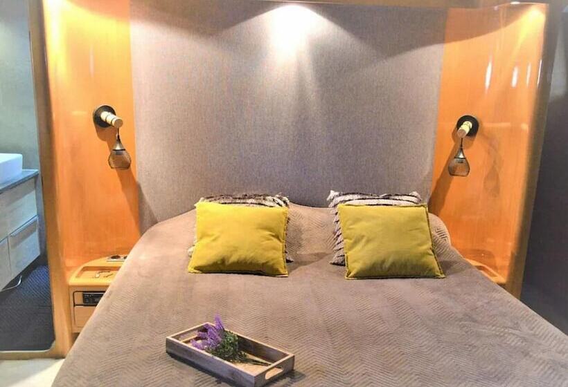 Hotel Luxury Yacht In La Rochelle With A Terrace