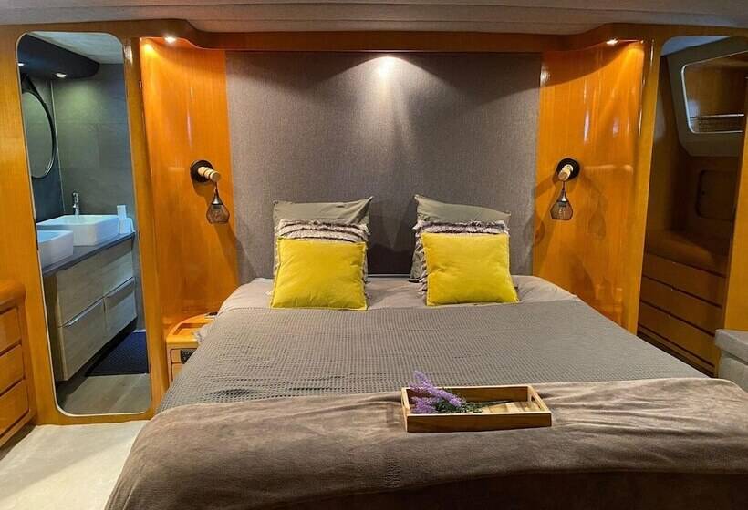 Hotel Luxury Yacht In La Rochelle With A Terrace