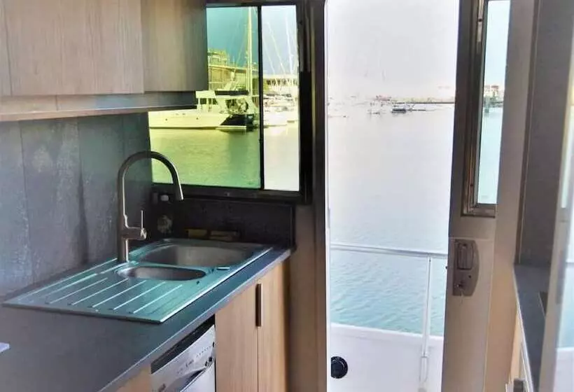 هتل Luxury Yacht In La Rochelle With A Terrace