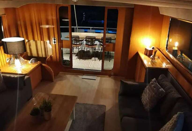 Hotel Luxury Yacht In La Rochelle With A Terrace