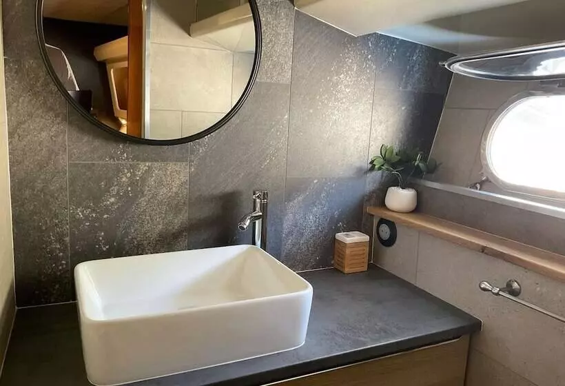 هتل Luxury Yacht In La Rochelle With A Terrace