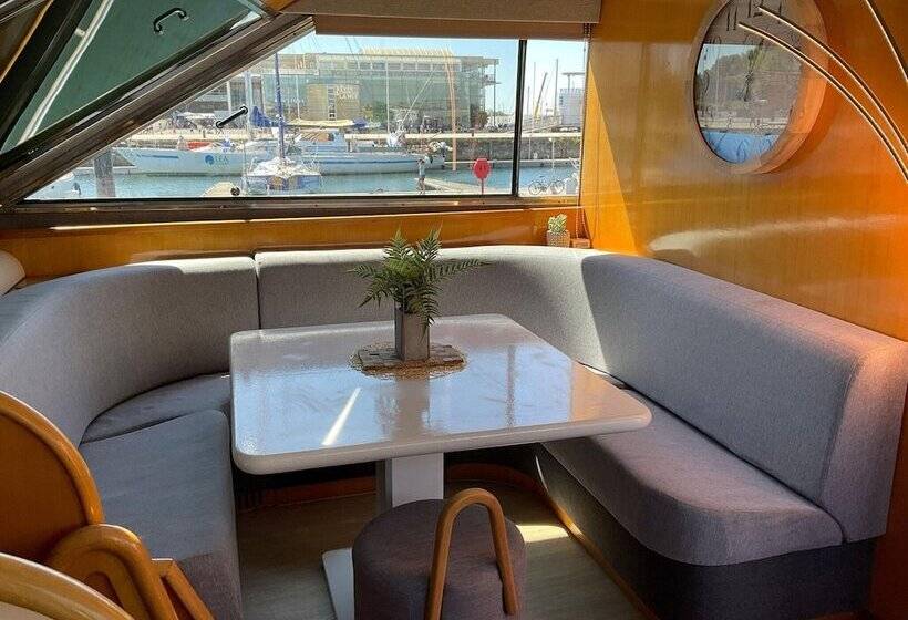 Hotel Luxury Yacht In La Rochelle With A Terrace