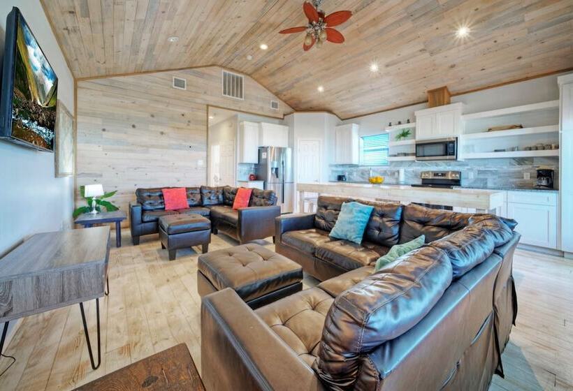 6bdr Bay Haven W/ Shared Waterfront Pool + Boat Dock Keeper Trout By Avantstay