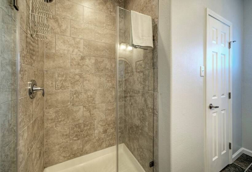 6bdr Bay Haven W/ Shared Waterfront Pool + Boat Dock Keeper Trout By Avantstay