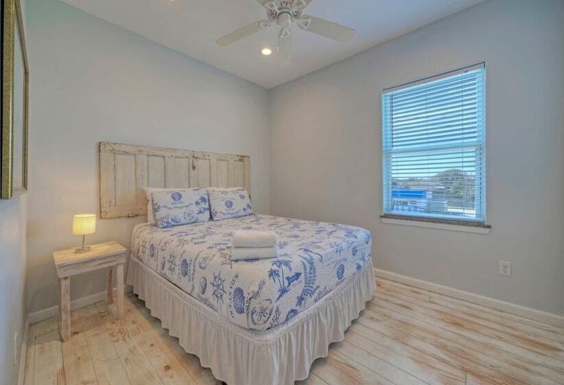 6bdr Bay Haven W/ Shared Waterfront Pool + Boat Dock Keeper Trout By Avantstay