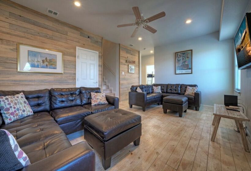 6bdr Bay Haven W/ Shared Waterfront Pool + Boat Dock Keeper Trout By Avantstay