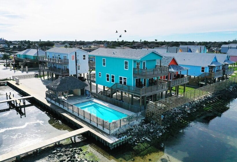 6bdr Bay Haven W/ Shared Waterfront Pool + Boat Dock Keeper Trout By Avantstay