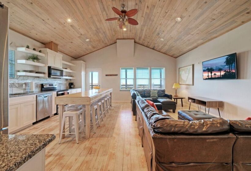 6bdr Bay Haven W/ Shared Waterfront Pool + Boat Dock Keeper Trout By Avantstay