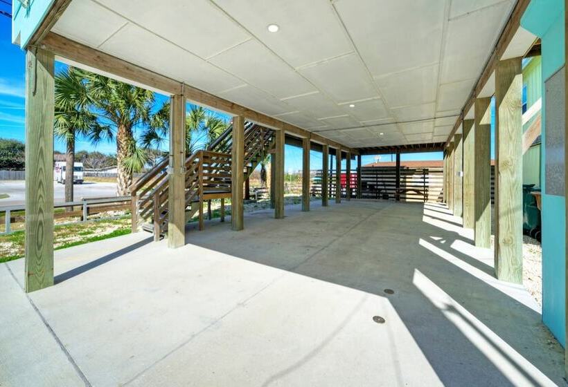 6bdr Bay Haven W/ Shared Waterfront Pool + Boat Dock Keeper Trout By Avantstay