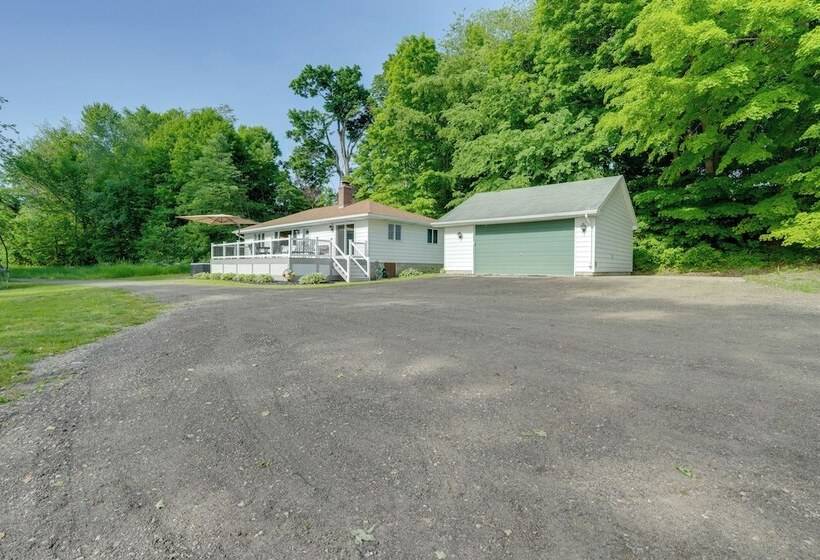 Lakefront Home In Hartford: Hot Tub, Kayaks & Dock