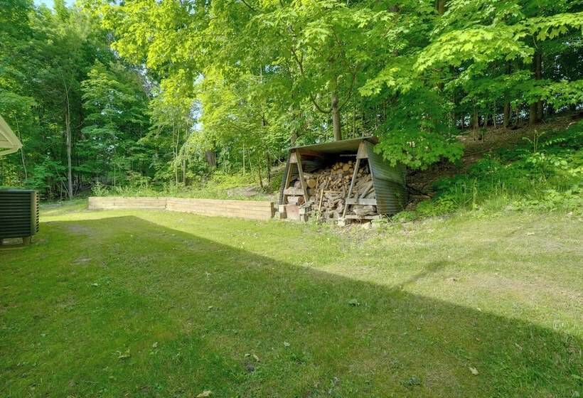 Lakefront Home In Hartford: Hot Tub, Kayaks & Dock