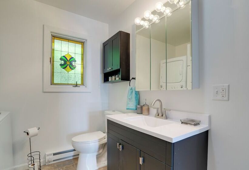 Lakefront Home In Hartford: Hot Tub, Kayaks & Dock