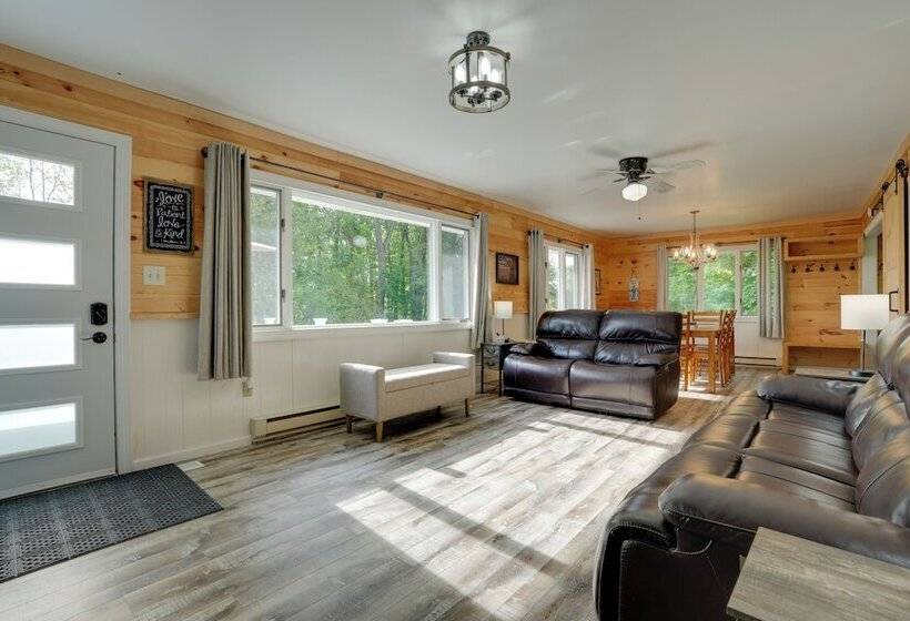 Lakefront Home In Hartford: Hot Tub, Kayaks & Dock