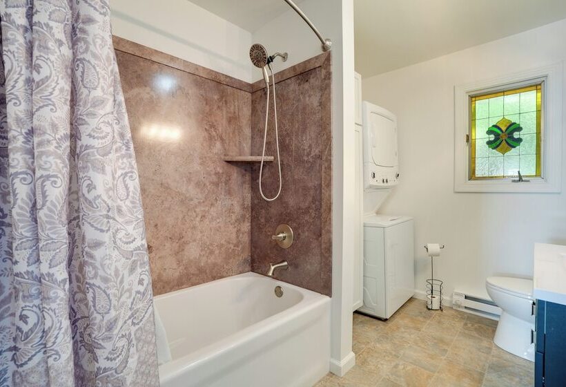 Lakefront Home In Hartford: Hot Tub, Kayaks & Dock