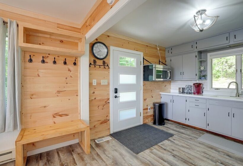 Lakefront Home In Hartford: Hot Tub, Kayaks & Dock