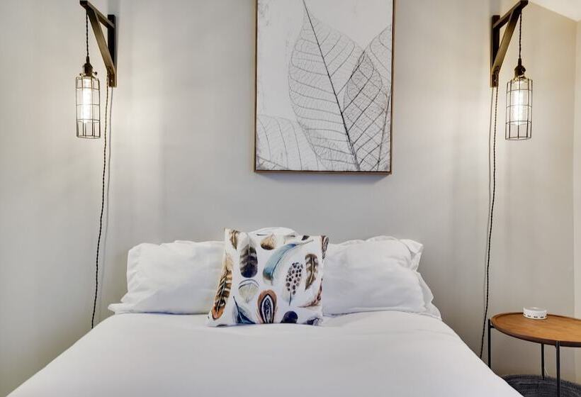 Laker S Pointe By Avantstay Lakefront Private Peninsula Hot Tub, Game Room