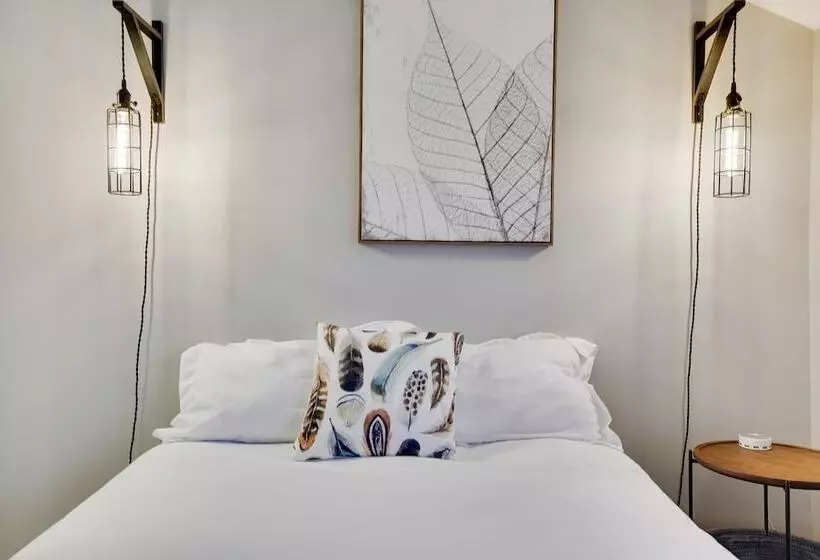 Laker S Pointe By Avantstay Lakefront Private Peninsula Hot Tub, Game Room