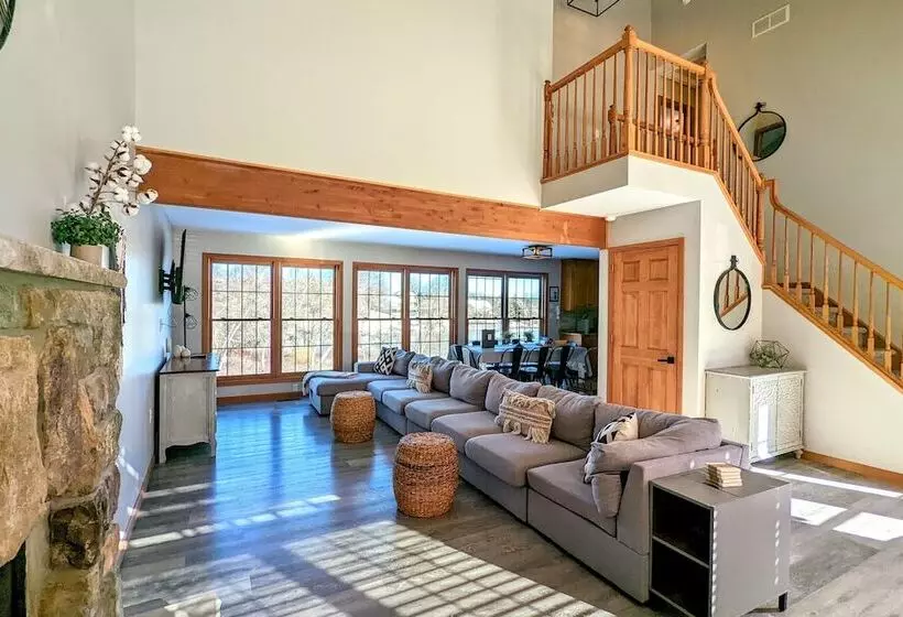 Laker S Pointe By Avantstay Lakefront Private Peninsula Hot Tub, Game Room