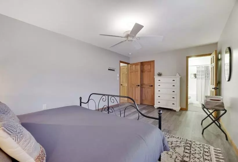 Laker S Pointe By Avantstay Lakefront Private Peninsula Hot Tub, Game Room