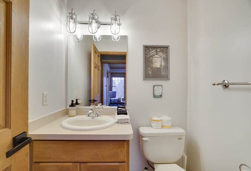 Laker S Pointe By Avantstay Lakefront Private Peninsula Hot Tub, Game Room