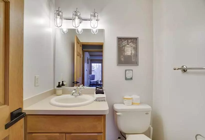 Laker S Pointe By Avantstay Lakefront Private Peninsula Hot Tub, Game Room