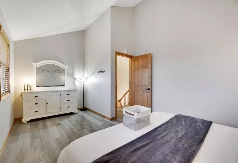 Laker S Pointe By Avantstay Lakefront Private Peninsula Hot Tub, Game Room