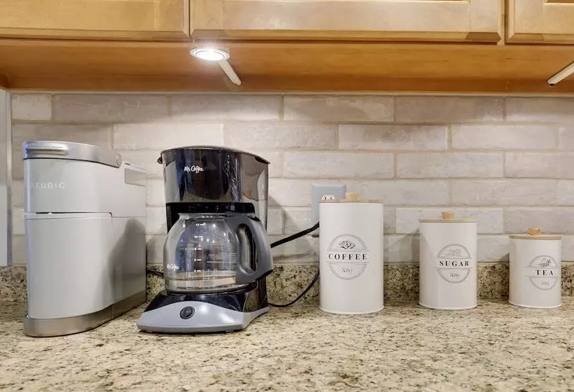 Laker S Pointe By Avantstay Lakefront Private Peninsula Hot Tub, Game Room