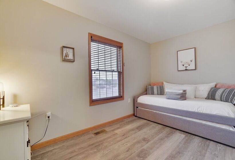 Laker S Pointe By Avantstay Lakefront Private Peninsula Hot Tub, Game Room