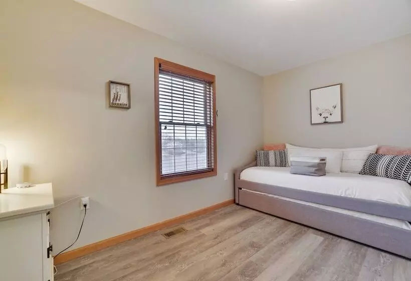 Laker S Pointe By Avantstay Lakefront Private Peninsula Hot Tub, Game Room