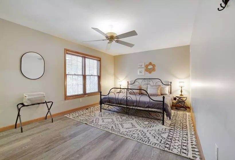 Laker S Pointe By Avantstay Lakefront Private Peninsula Hot Tub, Game Room