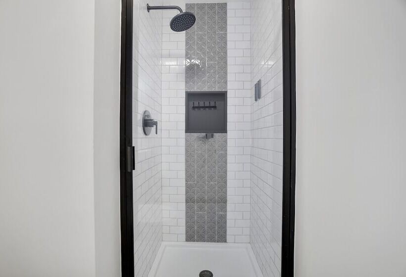 Laker S Pointe By Avantstay Lakefront Private Peninsula Hot Tub, Game Room