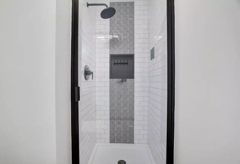 Laker S Pointe By Avantstay Lakefront Private Peninsula Hot Tub, Game Room