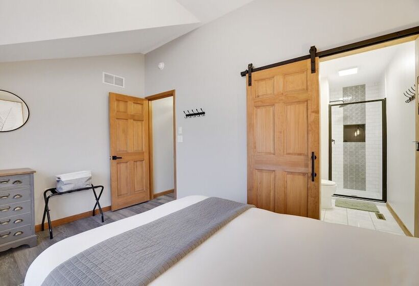 Laker S Pointe By Avantstay Lakefront Private Peninsula Hot Tub, Game Room