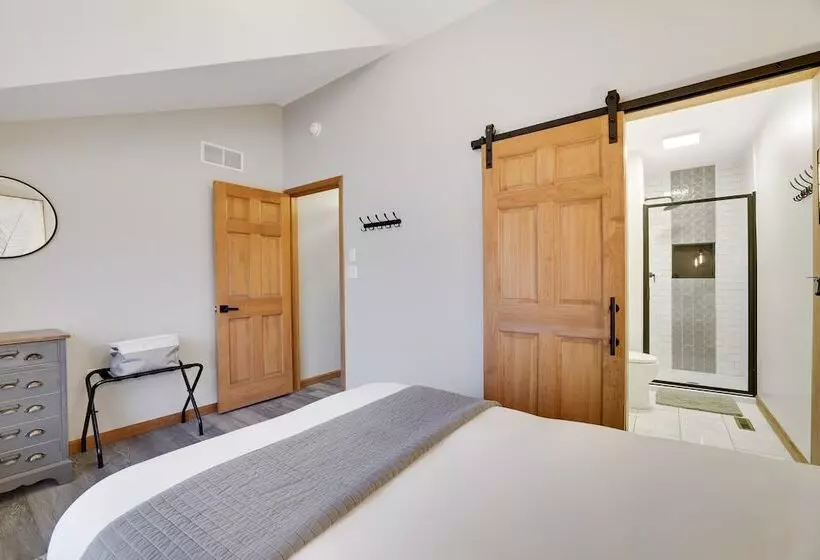 Laker S Pointe By Avantstay Lakefront Private Peninsula Hot Tub, Game Room