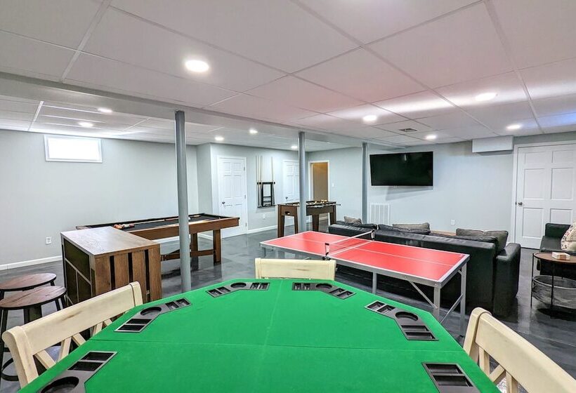 Laker S Pointe By Avantstay Lakefront Private Peninsula Hot Tub, Game Room