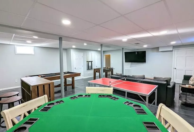 Laker S Pointe By Avantstay Lakefront Private Peninsula Hot Tub, Game Room