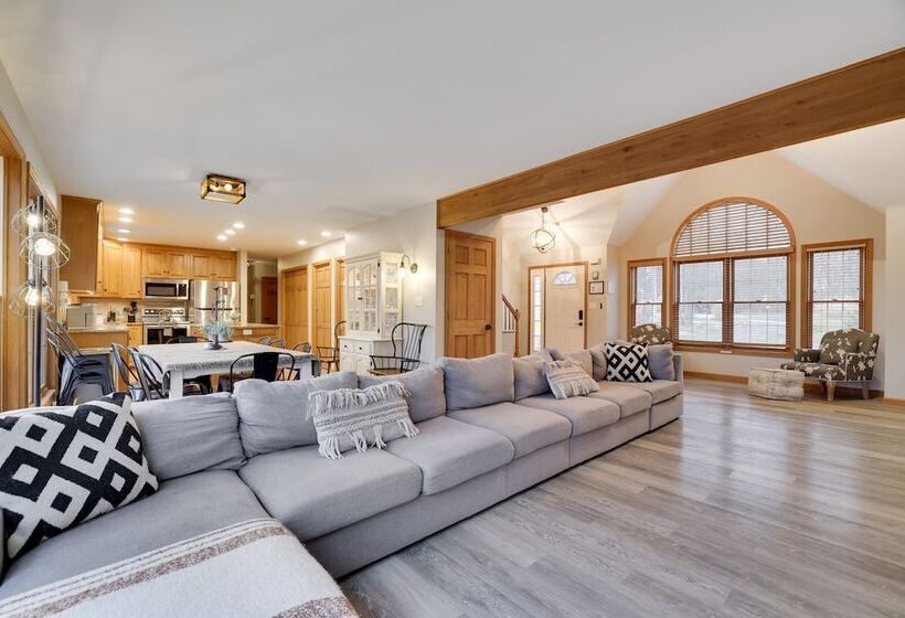 Laker S Pointe By Avantstay Lakefront Private Peninsula Hot Tub, Game Room