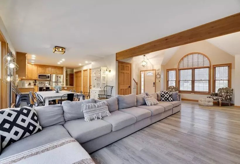 Laker S Pointe By Avantstay Lakefront Private Peninsula Hot Tub, Game Room