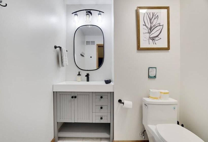 Laker S Pointe By Avantstay Lakefront Private Peninsula Hot Tub, Game Room