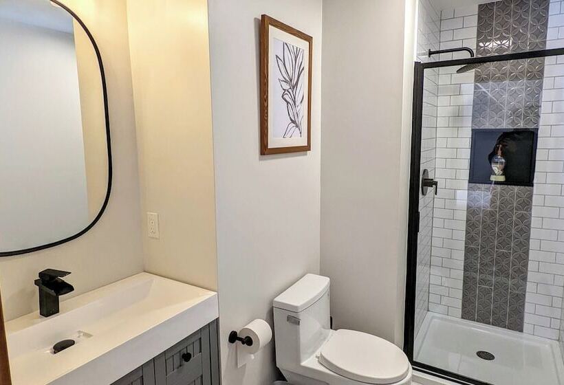 Laker S Pointe By Avantstay Lakefront Private Peninsula Hot Tub, Game Room