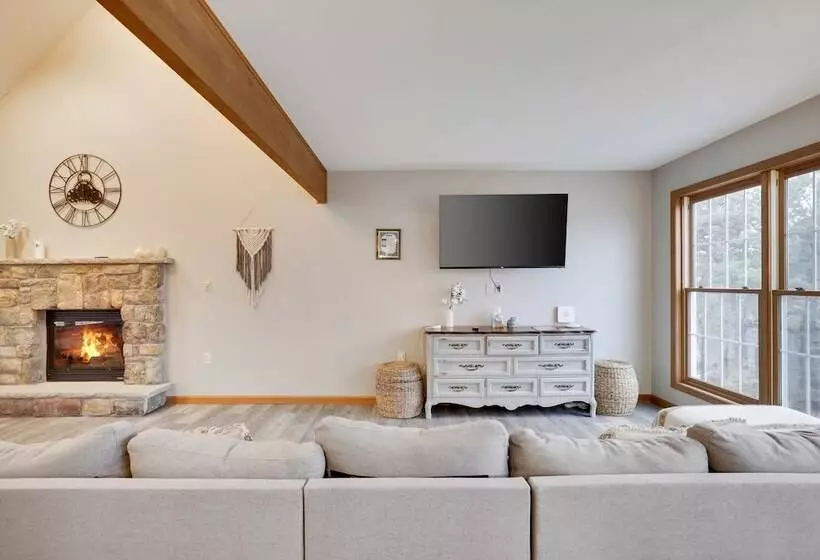 Laker S Pointe By Avantstay Lakefront Private Peninsula Hot Tub, Game Room